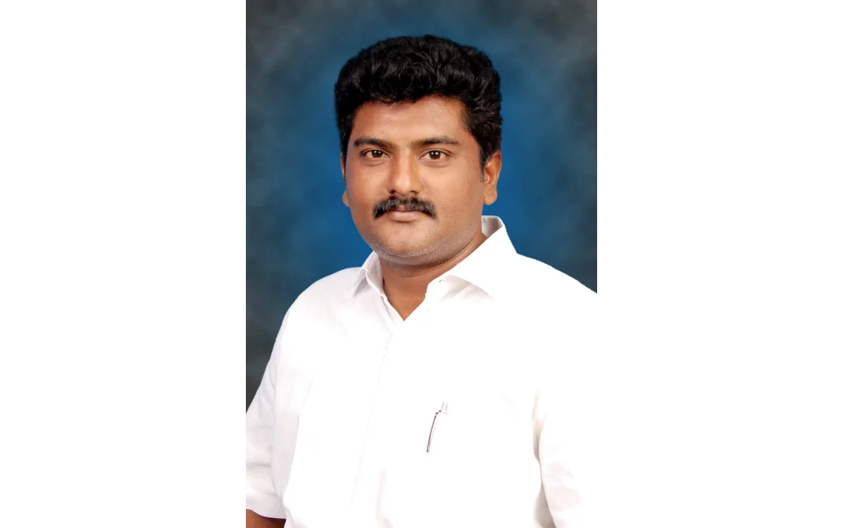 திரு. ஜெ .டி .ஆர் . சுரேஷ் பி.பி.ஏ